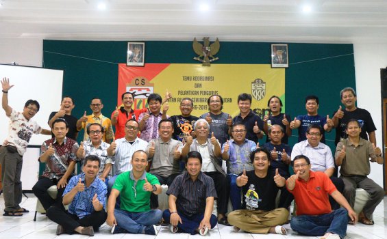 Pengurus Ikatan Alumni Seminari Mertoyudan periode 2016-2019 berfoto bersama.[Dok. IASM]