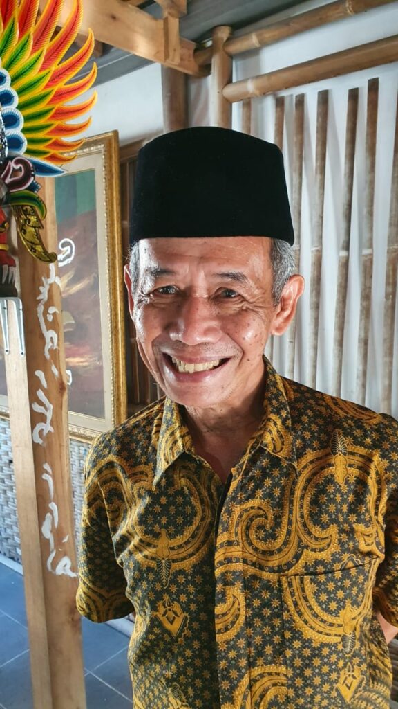 Ahmad Tohari Menghargai Hak Memilih Agama